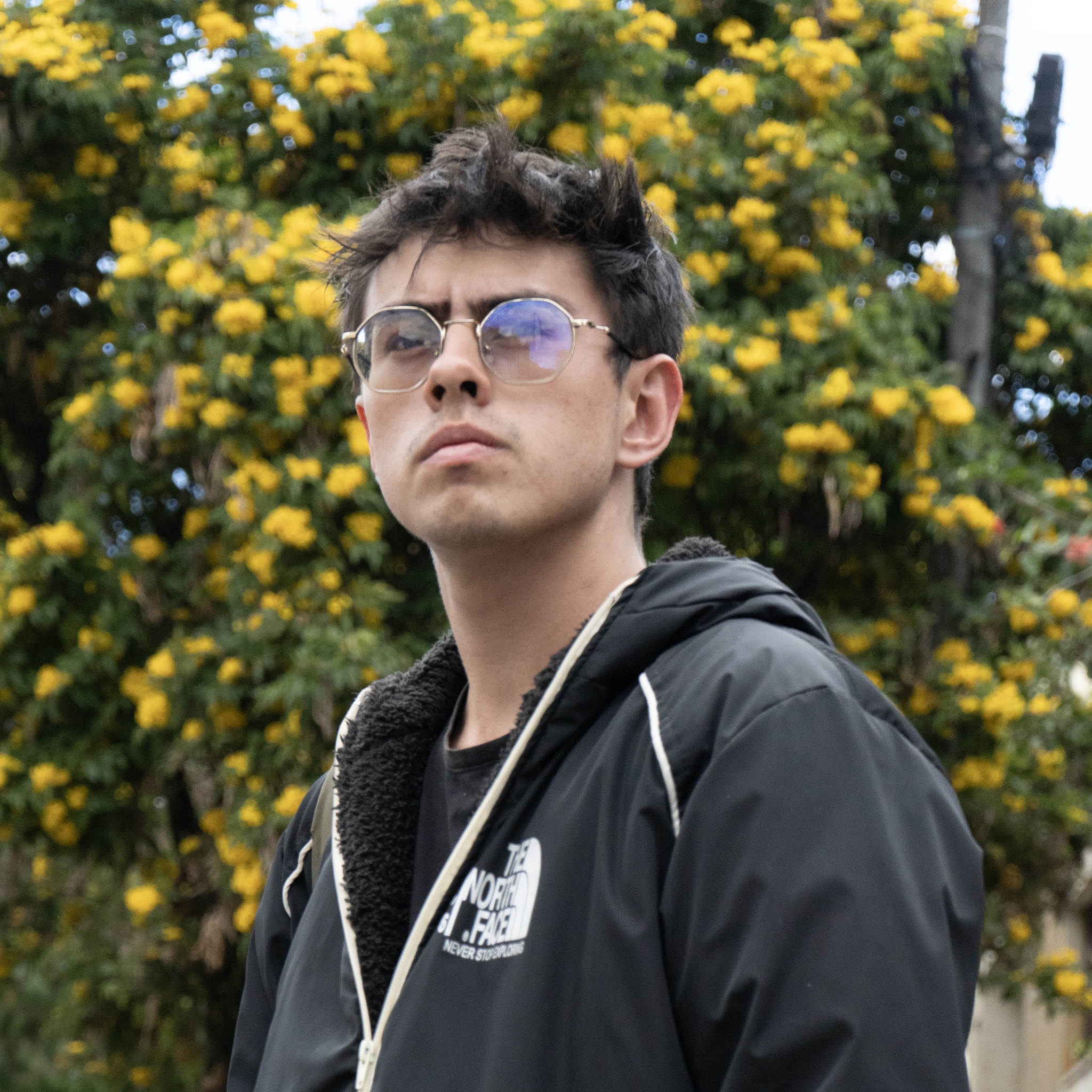 Descubre el Proceso Creativo de un Productor: Simon Hurtado